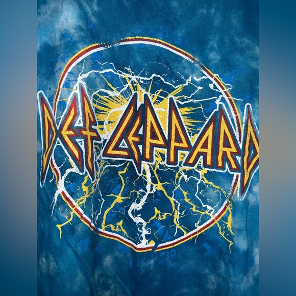 🎸 NWOT! Official Def Leopard Tie Dye Crop Tee - Picture 2 of 4